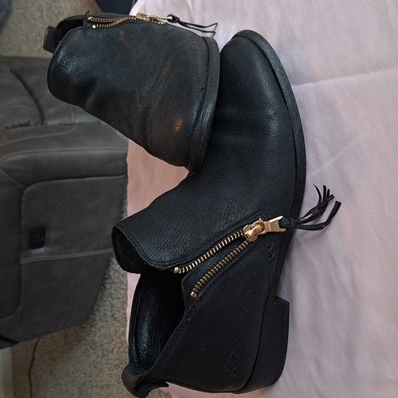 UGG Shoes - ❄️ Ugg Booties Black Leather 1" Heels